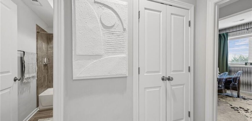 5745 Barn Hill Road, Parkville, MO 64152