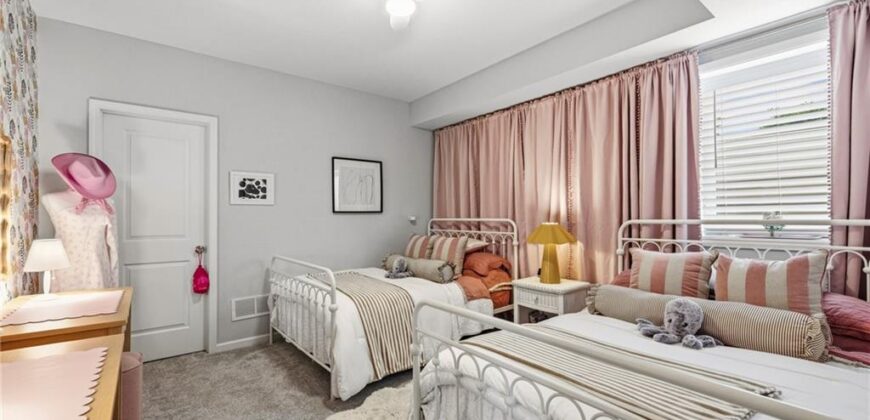 5745 Barn Hill Road, Parkville, MO 64152