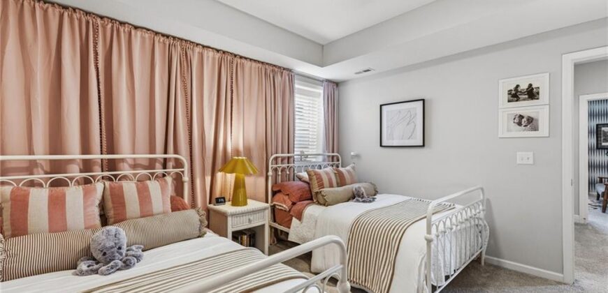 5745 Barn Hill Road, Parkville, MO 64152