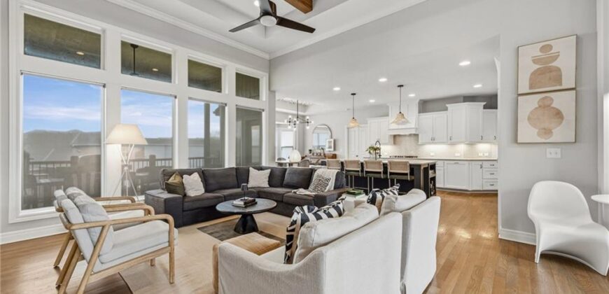 5745 Barn Hill Road, Parkville, MO 64152