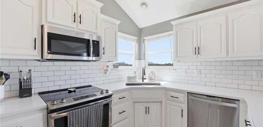 3805 NW Old Stagecoach Road, Kansas City, MO 64154