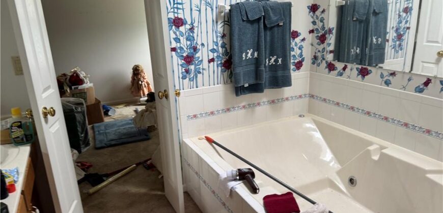 1546 Canterbury Lane, Liberty, MO 64068