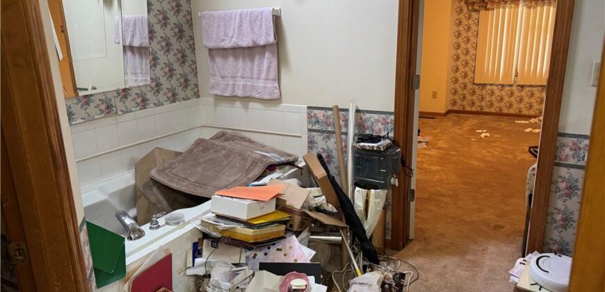 1546 Canterbury Lane, Liberty, MO 64068