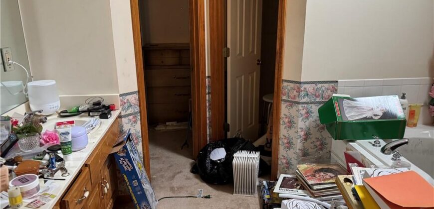 1546 Canterbury Lane, Liberty, MO 64068