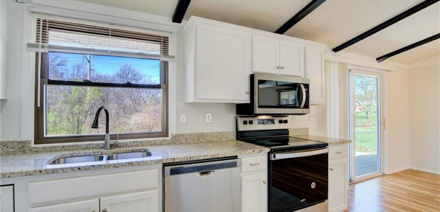 5916 N Michigan Avenue, Kansas City, MO 64118