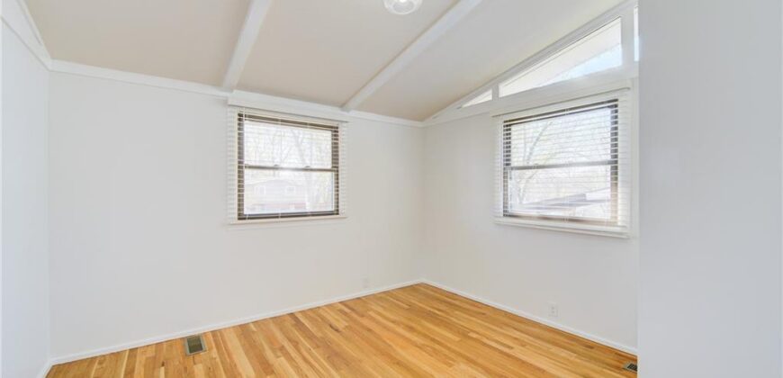 5916 N Michigan Avenue, Kansas City, MO 64118