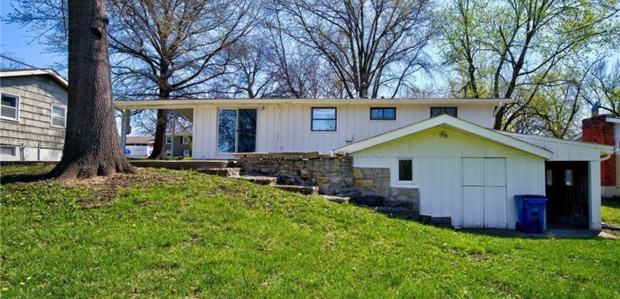 5916 N Michigan Avenue, Kansas City, MO 64118