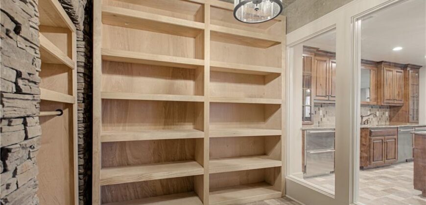 7055 NW Scenic Drive, County/Other, MO 64152