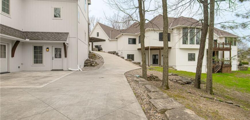 7055 NW Scenic Drive, County/Other, MO 64152