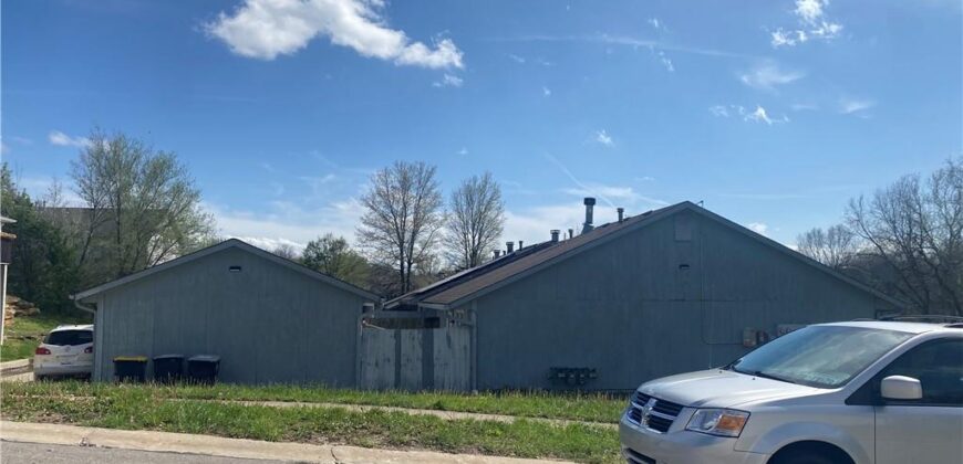 8213 NW Mace Road, Kansas City, MO 64152