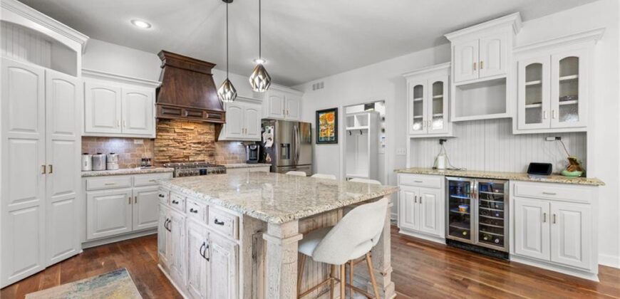 15190 N Cherry Court, Parkville, MO 64152