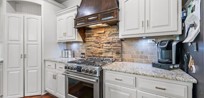 15190 N Cherry Court, Parkville, MO 64152