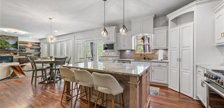 15190 N Cherry Court, Parkville, MO 64152