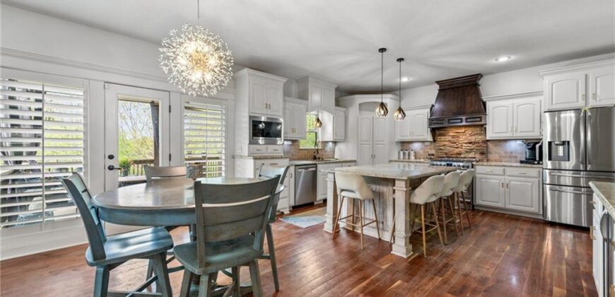 15190 N Cherry Court, Parkville, MO 64152