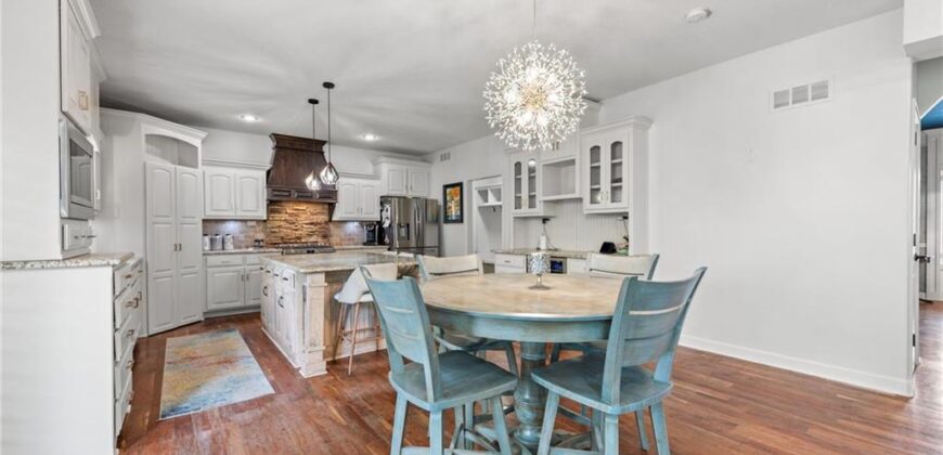 15190 N Cherry Court, Parkville, MO 64152