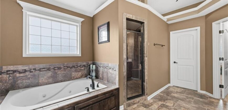 15190 N Cherry Court, Parkville, MO 64152