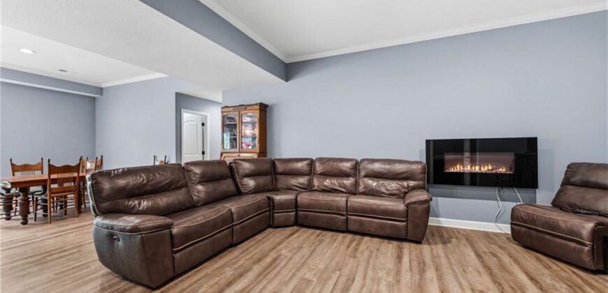 15190 N Cherry Court, Parkville, MO 64152