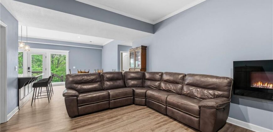 15190 N Cherry Court, Parkville, MO 64152