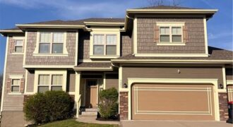 5695 NW Heritage Hill Road, Parkville, MO 64152