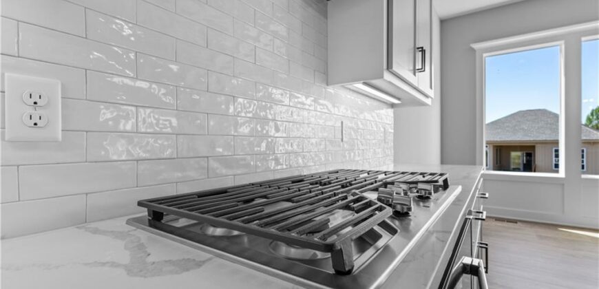 4830 NW Huonker Court, Riverside, MO 64150