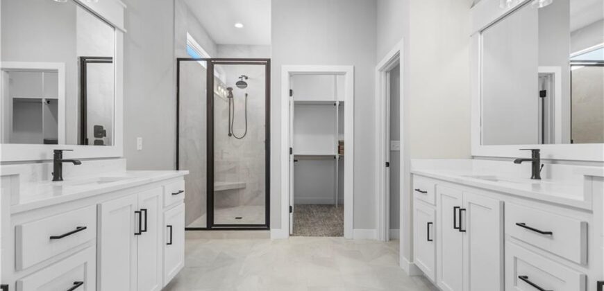 4830 NW Huonker Court, Riverside, MO 64150