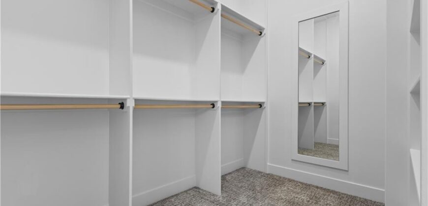 4830 NW Huonker Court, Riverside, MO 64150