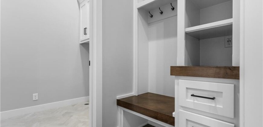 4830 NW Huonker Court, Riverside, MO 64150