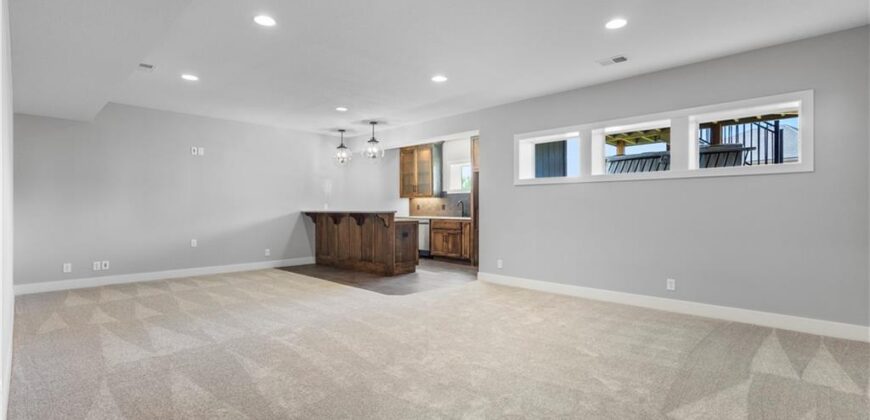 4830 NW Huonker Court, Riverside, MO 64150