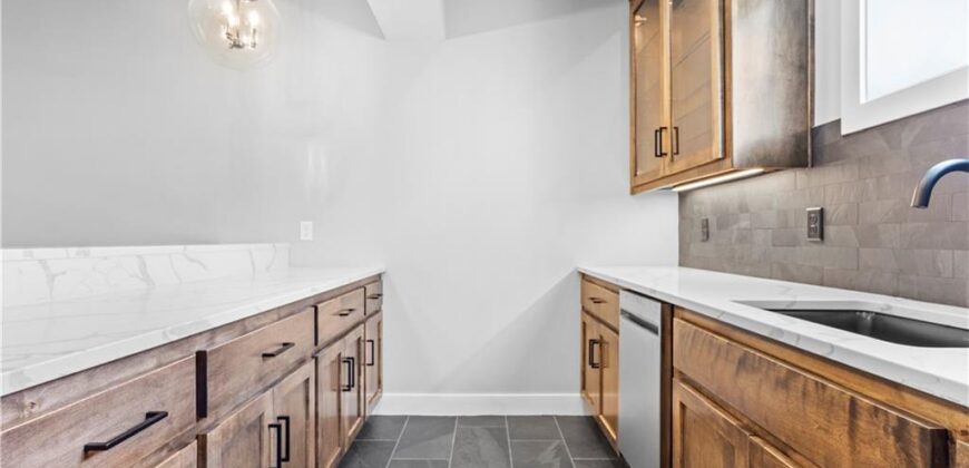 4830 NW Huonker Court, Riverside, MO 64150