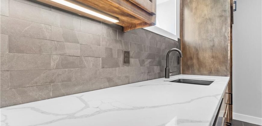 4830 NW Huonker Court, Riverside, MO 64150