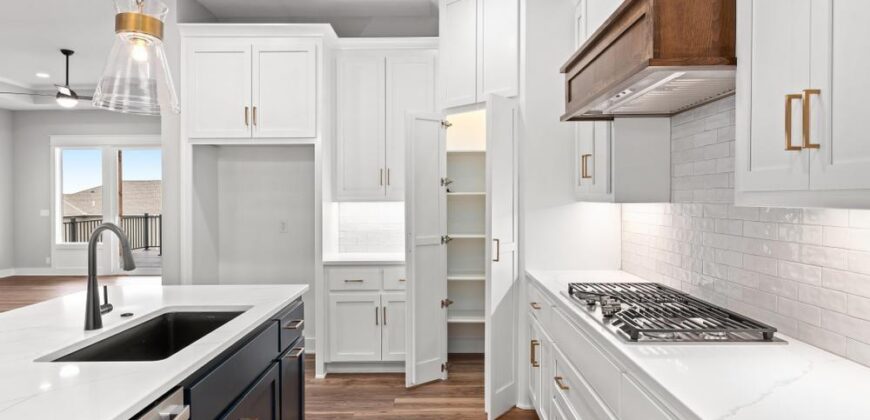 4840 NW Huonker Court, Riverside, MO 64150