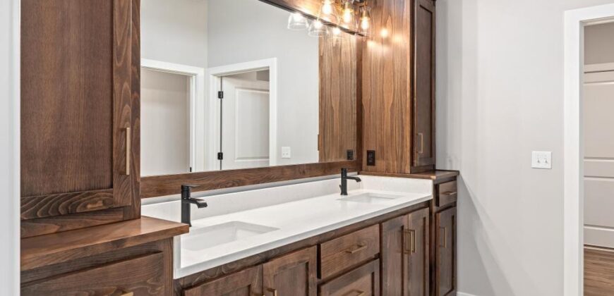 4840 NW Huonker Court, Riverside, MO 64150