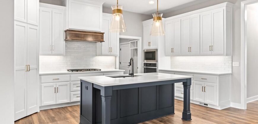 4840 NW Huonker Court, Riverside, MO 64150