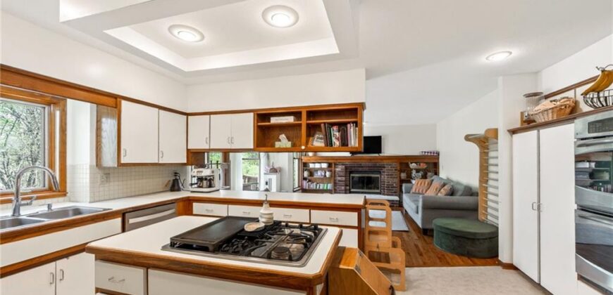 3415 Rock Creek Drive, Kansas City, MO 64116