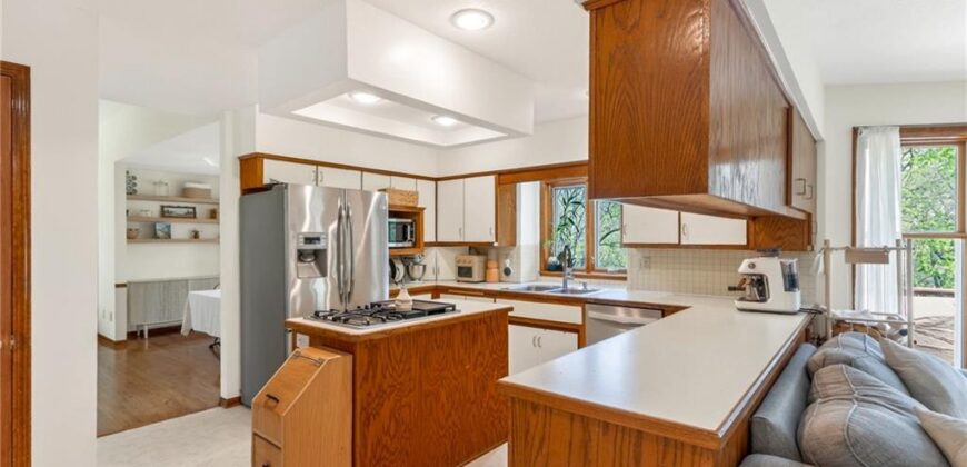 3415 Rock Creek Drive, Kansas City, MO 64116