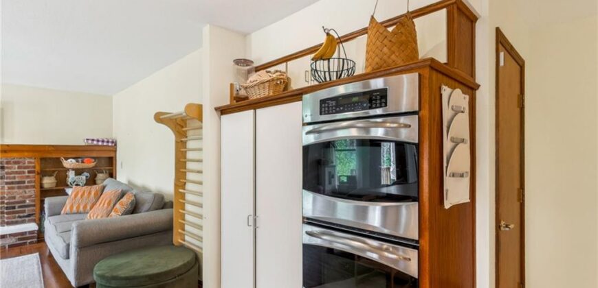 3415 Rock Creek Drive, Kansas City, MO 64116