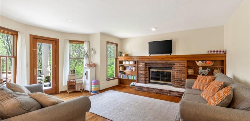 3415 Rock Creek Drive, Kansas City, MO 64116