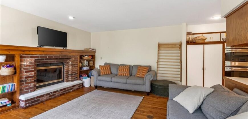 3415 Rock Creek Drive, Kansas City, MO 64116