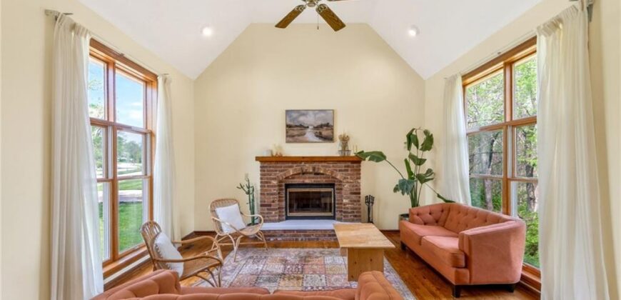 3415 Rock Creek Drive, Kansas City, MO 64116