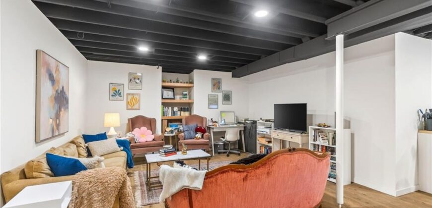 3415 Rock Creek Drive, Kansas City, MO 64116