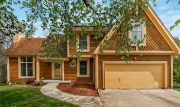 3415 Rock Creek Drive, Kansas City, MO 64116