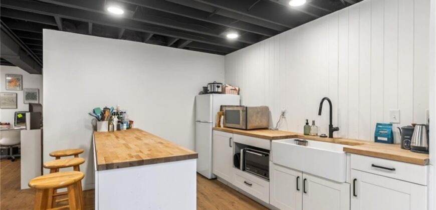 3415 Rock Creek Drive, Kansas City, MO 64116