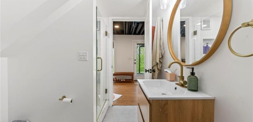 3415 Rock Creek Drive, Kansas City, MO 64116