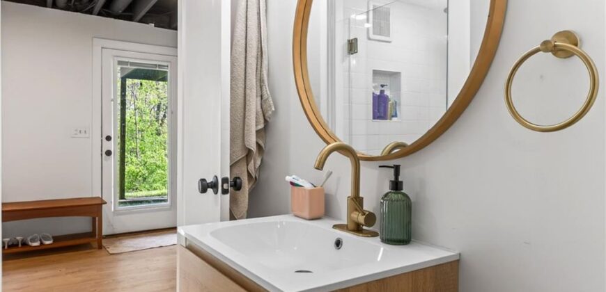 3415 Rock Creek Drive, Kansas City, MO 64116