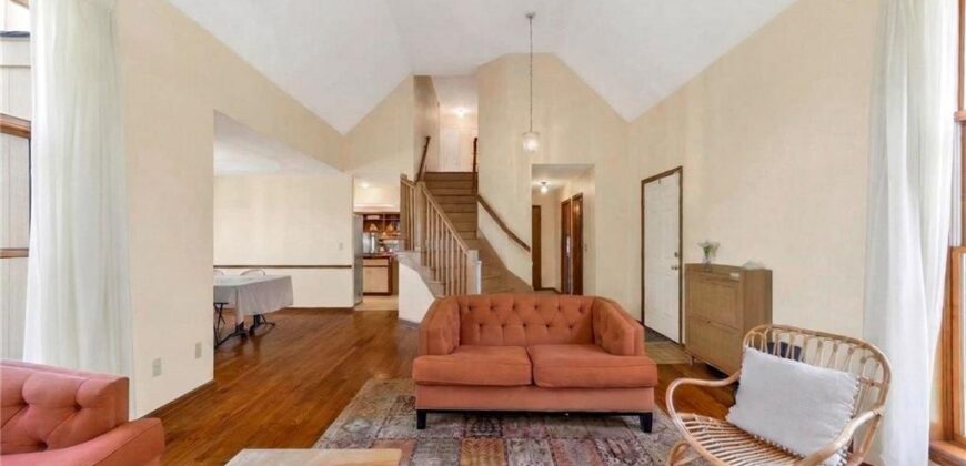3415 Rock Creek Drive, Kansas City, MO 64116