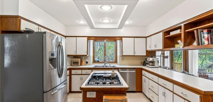 3415 Rock Creek Drive, Kansas City, MO 64116