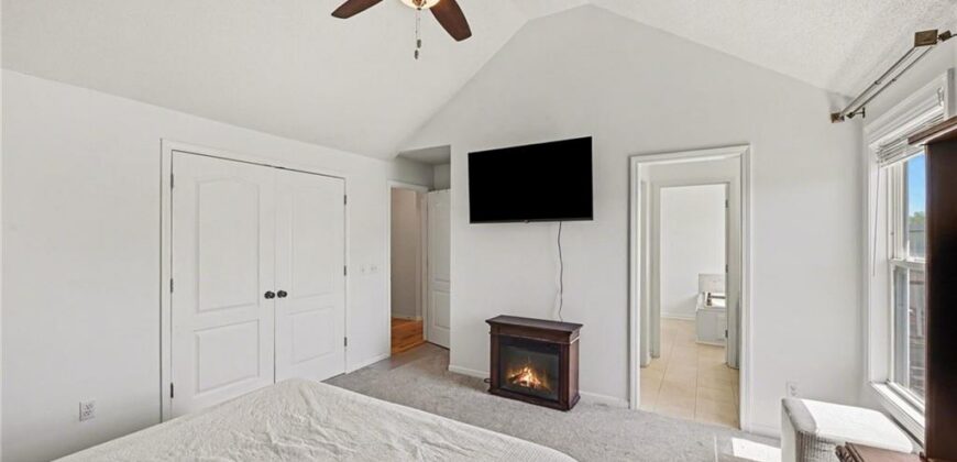 19621 Harbor Drive, Smithville, MO 64089