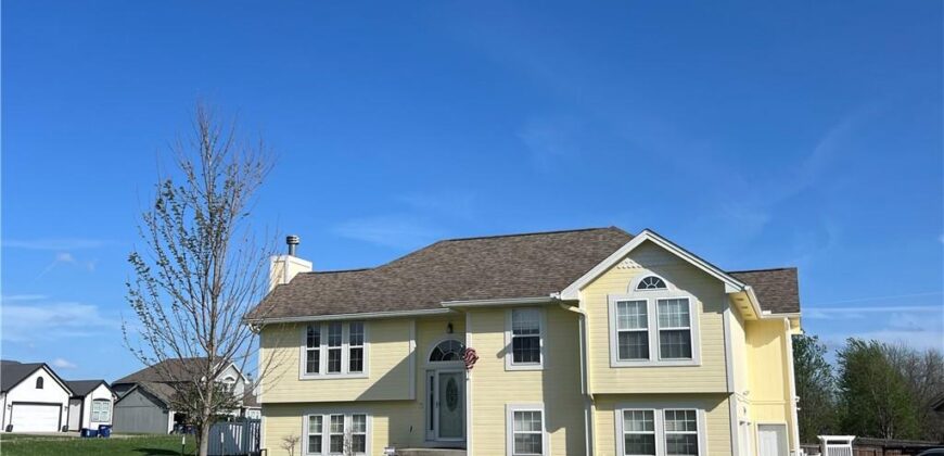 19621 Harbor Drive, Smithville, MO 64089