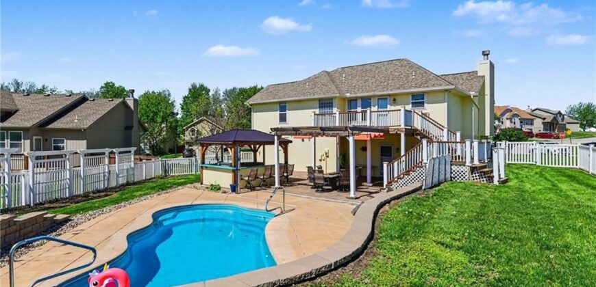 19621 Harbor Drive, Smithville, MO 64089