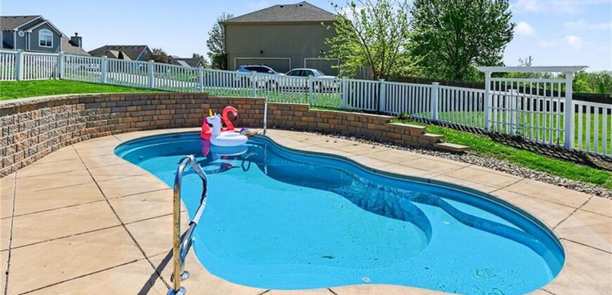 19621 Harbor Drive, Smithville, MO 64089